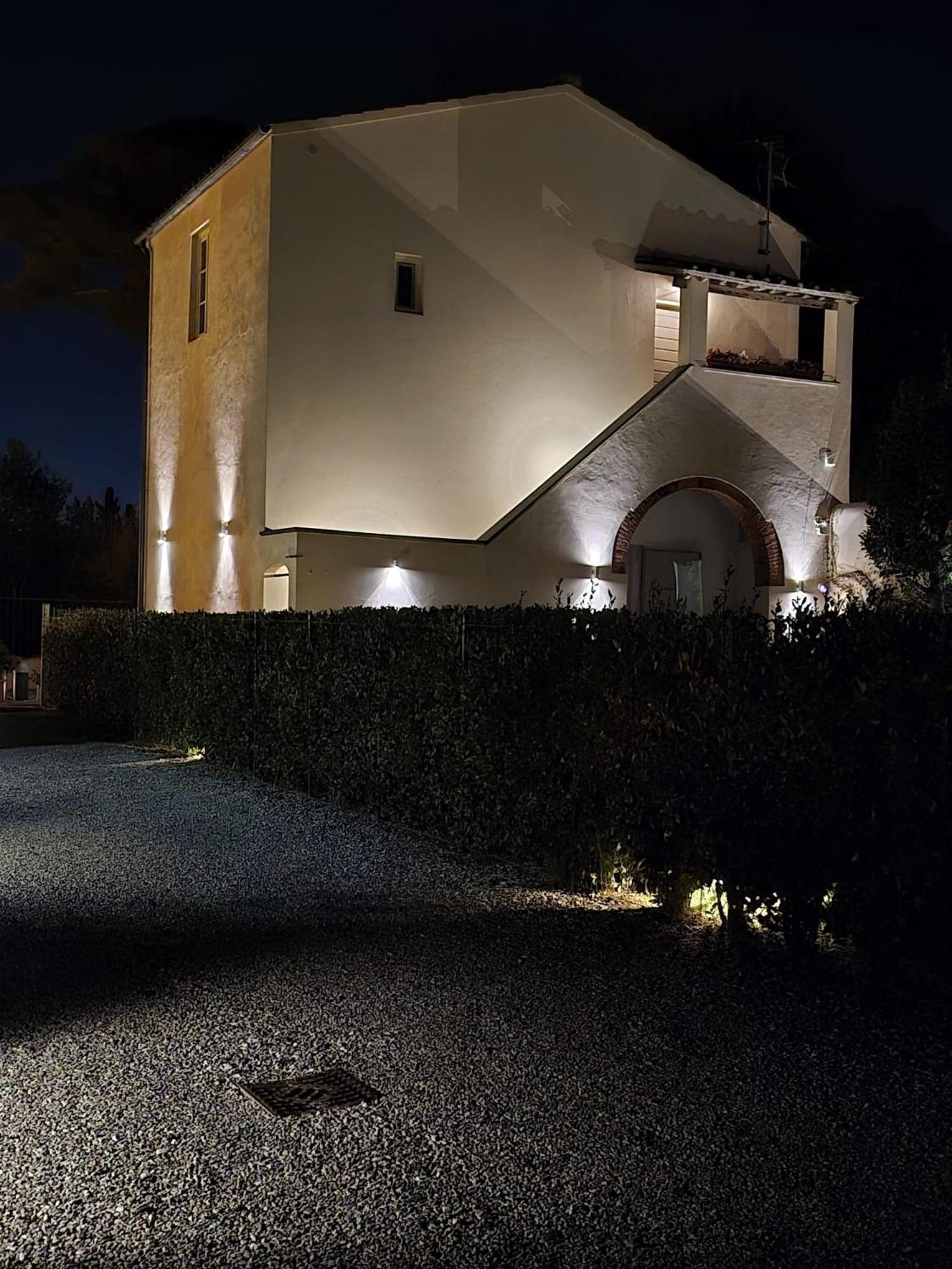 La Villa Apartments Tinaia - Excellent For Sardegna & Corsica - 6-8 Beds - Private Parking Included With Camera Livorno Luaran gambar