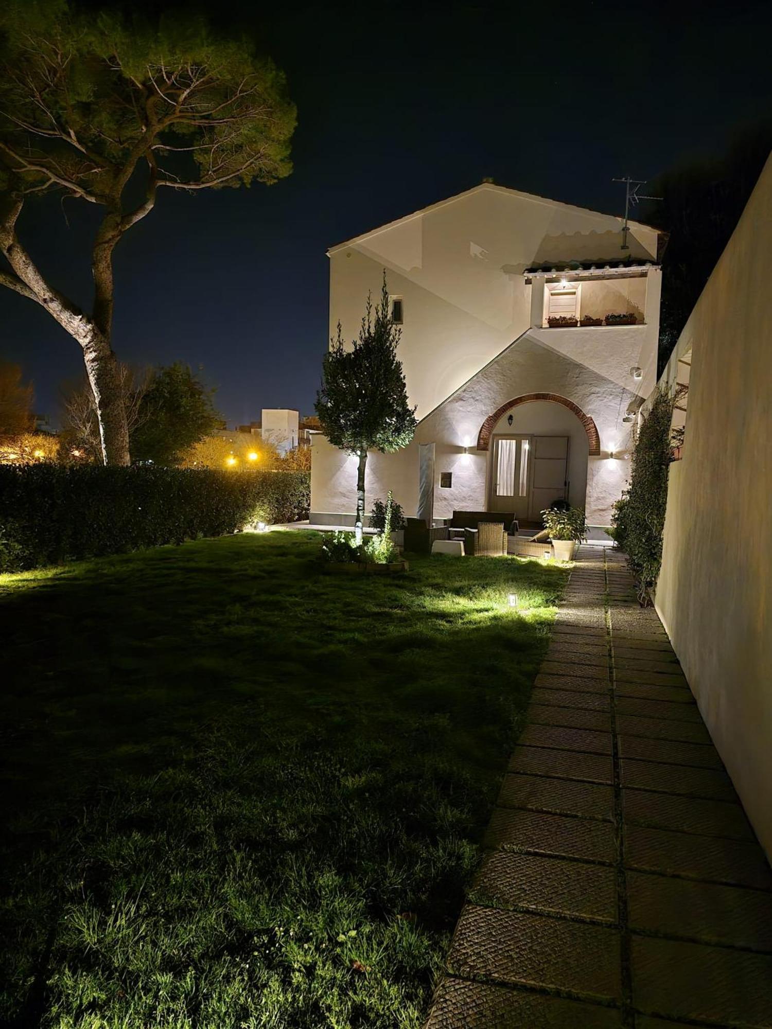 La Villa Apartments Tinaia - Excellent For Sardegna & Corsica - 6-8 Beds - Private Parking Included With Camera Livorno Luaran gambar