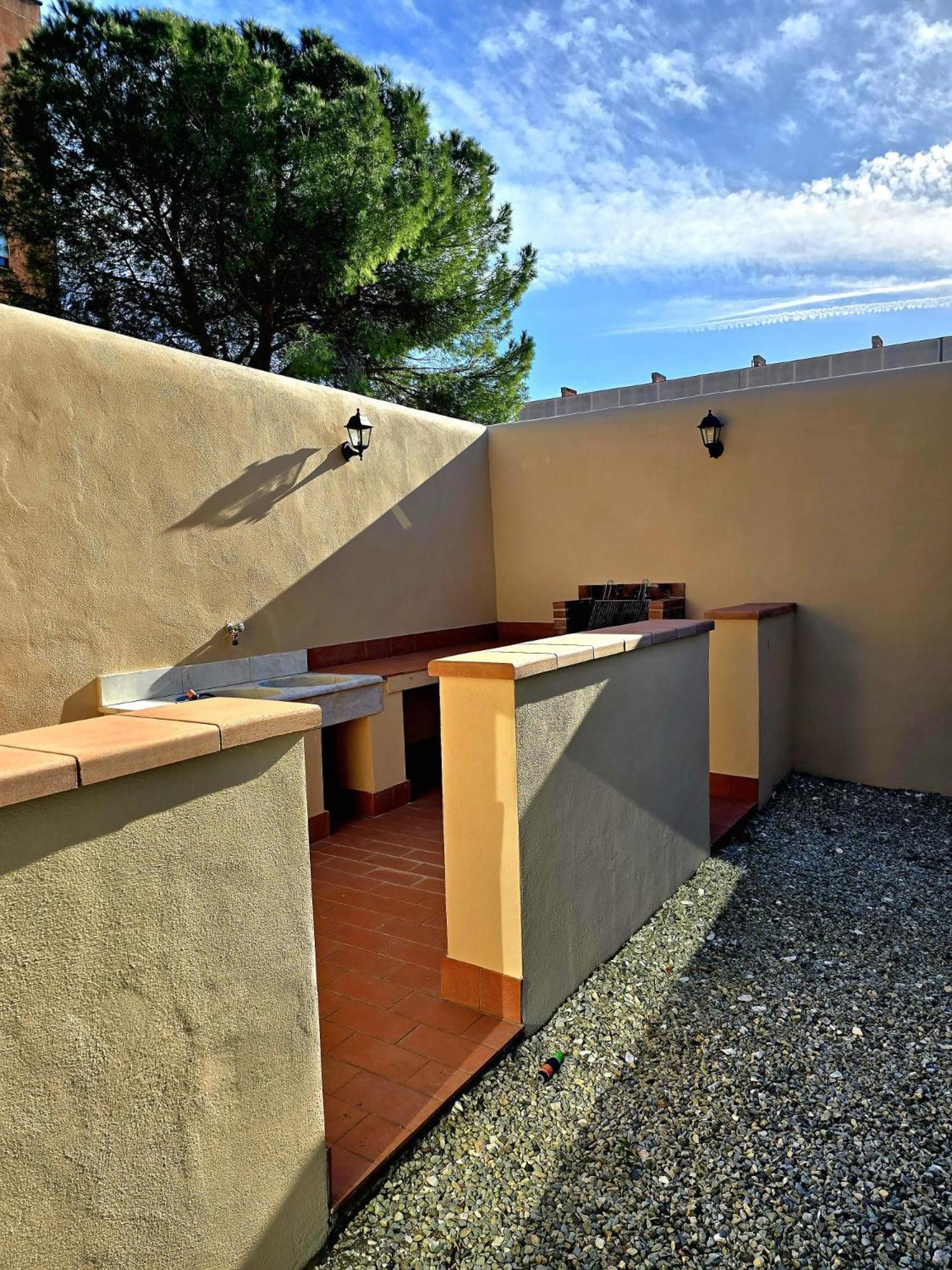 La Villa Apartments Tinaia - Excellent For Sardegna & Corsica - 6-8 Beds - Private Parking Included With Camera Livorno Luaran gambar