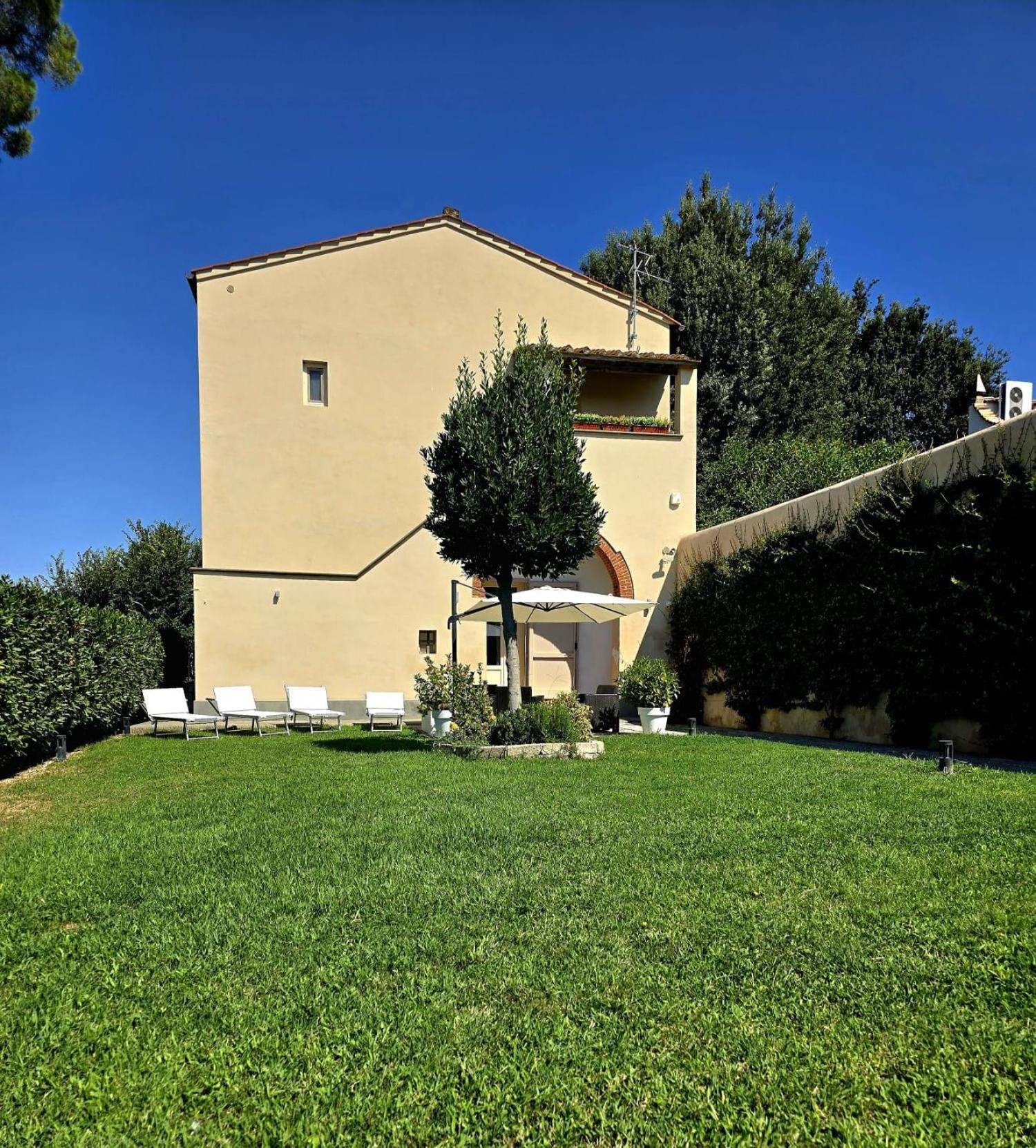 La Villa Apartments Tinaia - Excellent For Sardegna & Corsica - 6-8 Beds - Private Parking Included With Camera Livorno Luaran gambar
